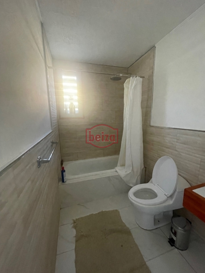 Casa ID.166425/Alquiler-y-venta-de-casa-de-2-dormitorios-en-Punta-del-Este - Casa de 3 Dormitorios y 2 Baños en Parque Burnett