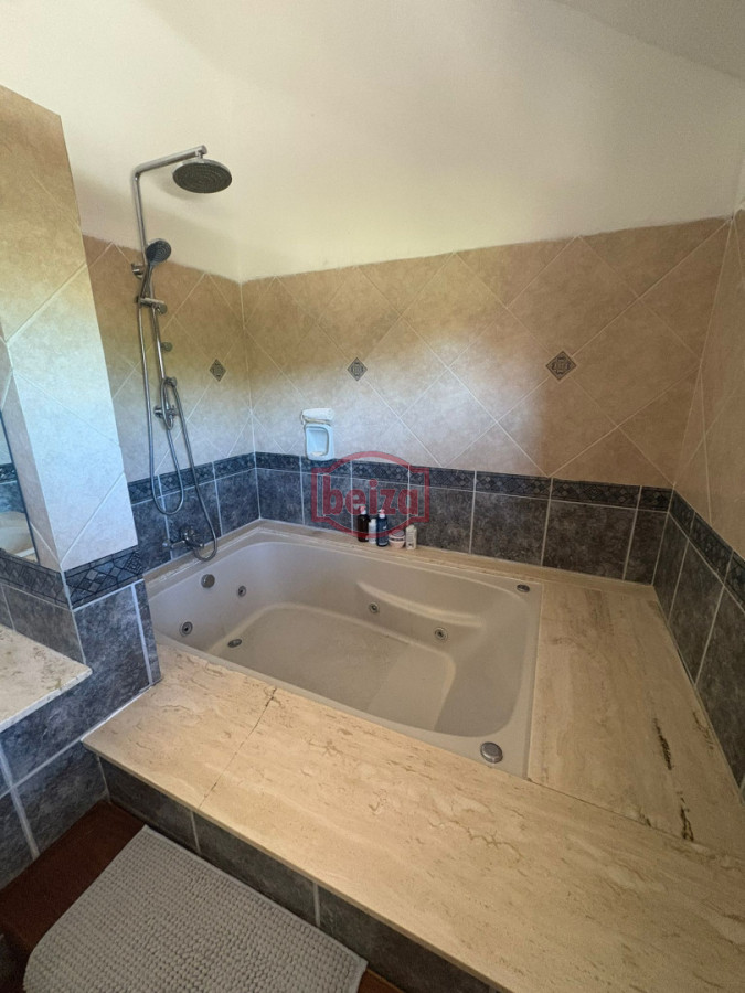 Casa ID.167008/mansa-una-cuadra-del-mar - Alquiler amplia casa 5 dormitorios