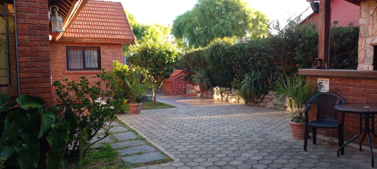 Casa ID.165809/VENDE-CHALET-TRES-DORMITORIOS-,-DOS-BAÑOS-Y-DORMITORIO-Y-BAÑO-DE-SERVICIO- - casa en venta