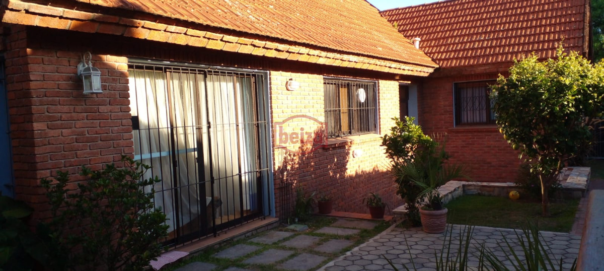 Casa ID.165809/VENDE-CHALET-TRES-DORMITORIOS-,-DOS-BAÑOS-Y-DORMITORIO-Y-BAÑO-DE-SERVICIO- - casa en venta