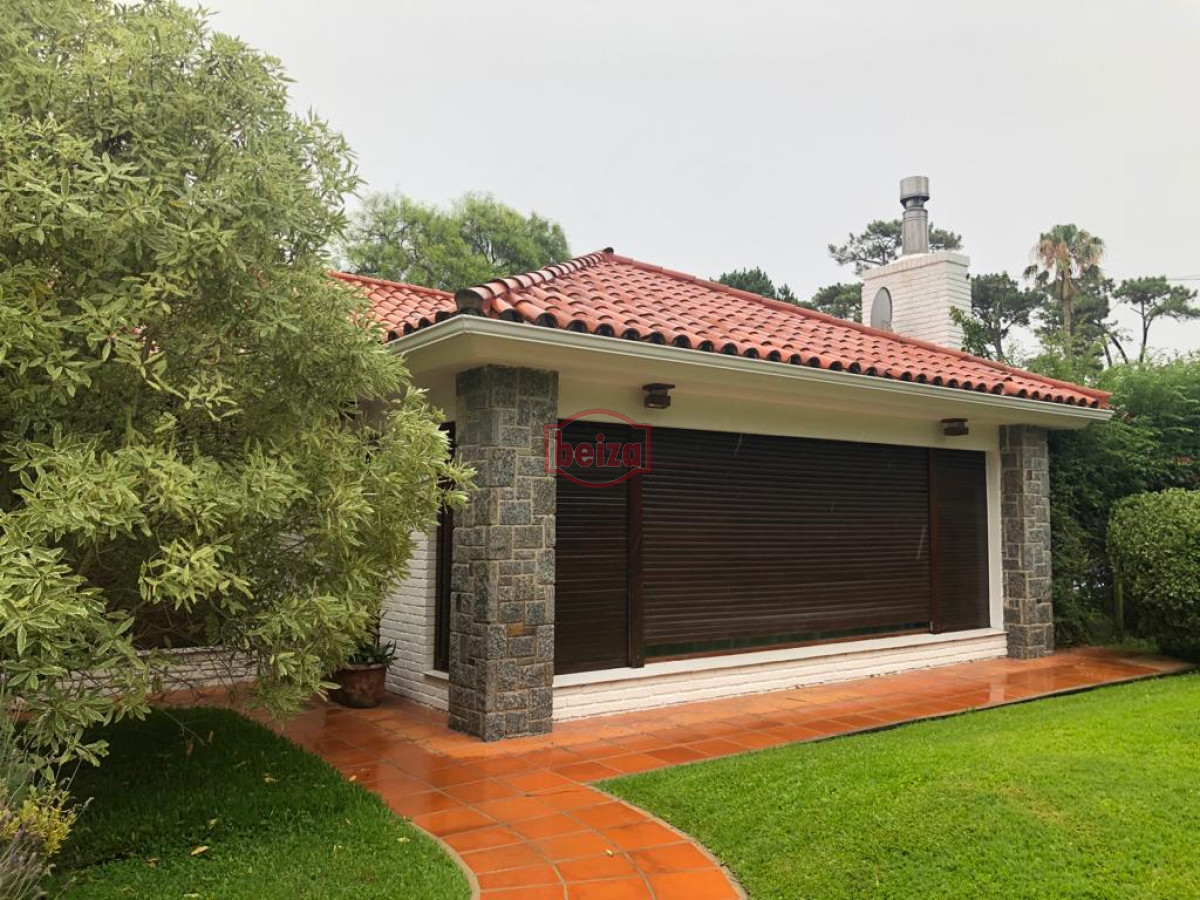 Casa ID.163166/Hermosa-casa-de-4-Dormitorios-y-3-Baños - Alquiler casa de 3 domitorios