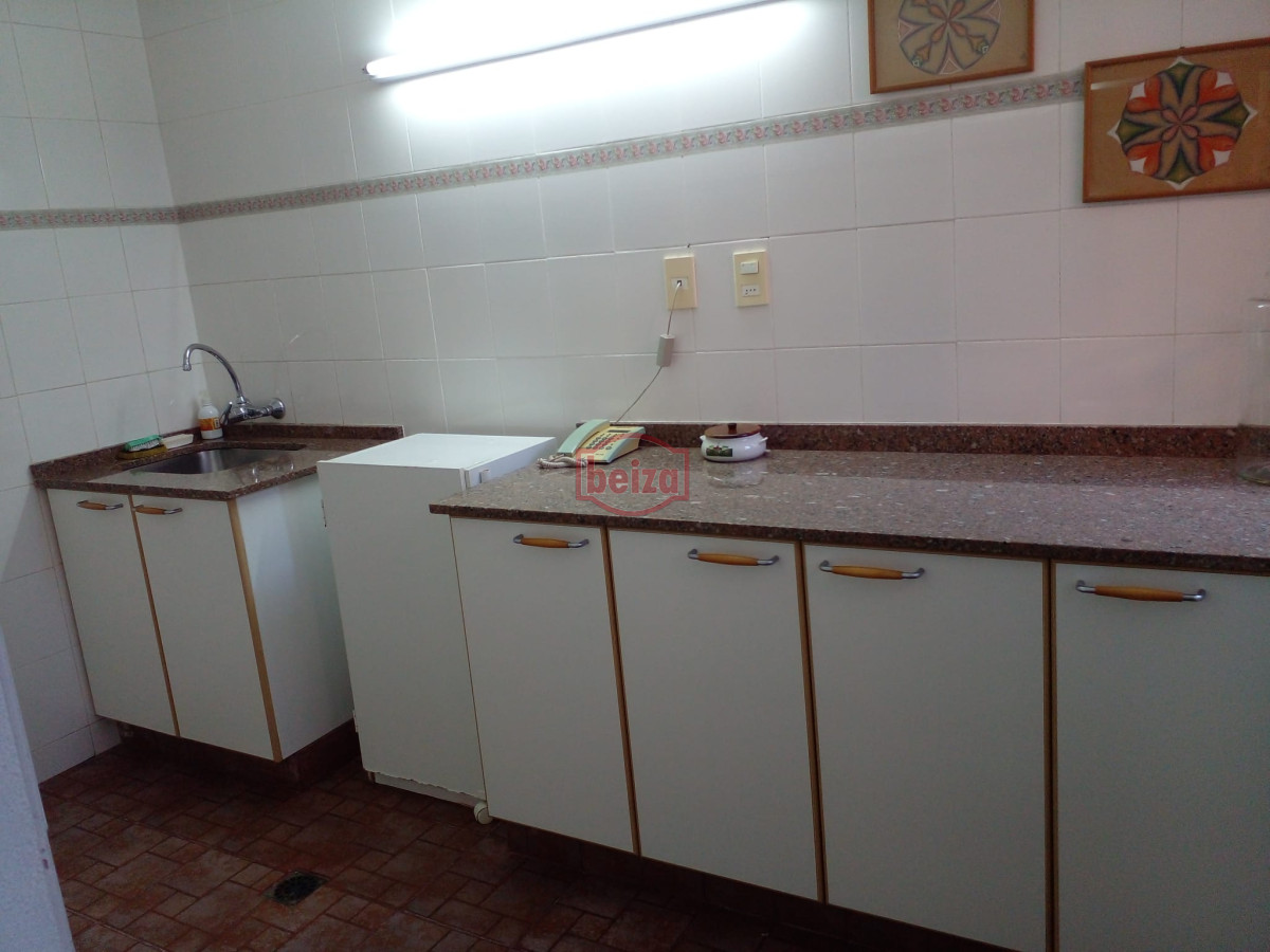 Casa ID.165809/VENDE-CHALET-TRES-DORMITORIOS-,-DOS-BAÑOS-Y-DORMITORIO-Y-BAÑO-DE-SERVICIO- - casa en venta