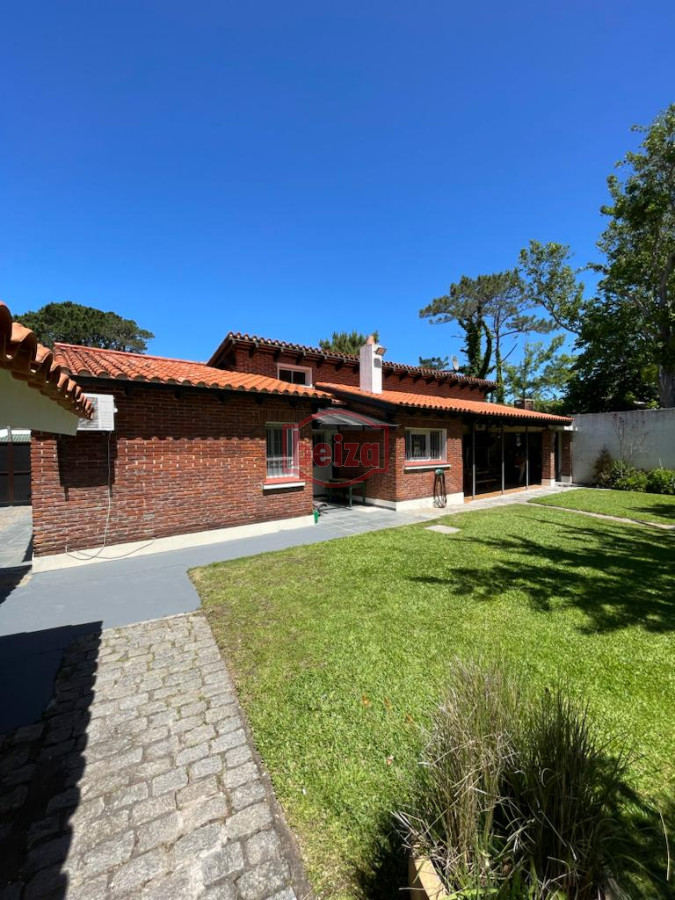 Casa ID.163155/Casa-en-Mansa,-4-dormitorios-* - Casa en Mansa - Pda 11 - 4 dormitorios 4 baños