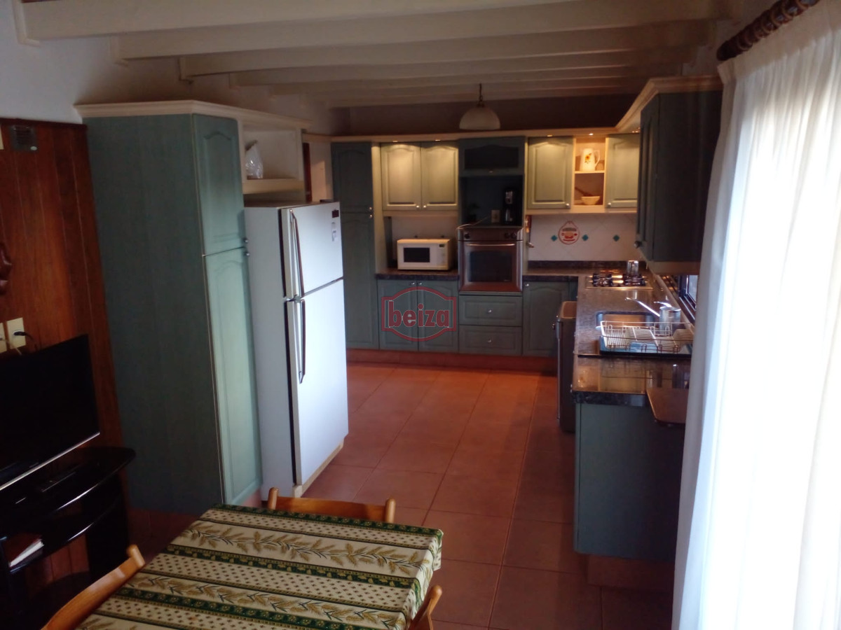 Casa ID.165809/VENDE-CHALET-TRES-DORMITORIOS-,-DOS-BAÑOS-Y-DORMITORIO-Y-BAÑO-DE-SERVICIO- - casa en venta