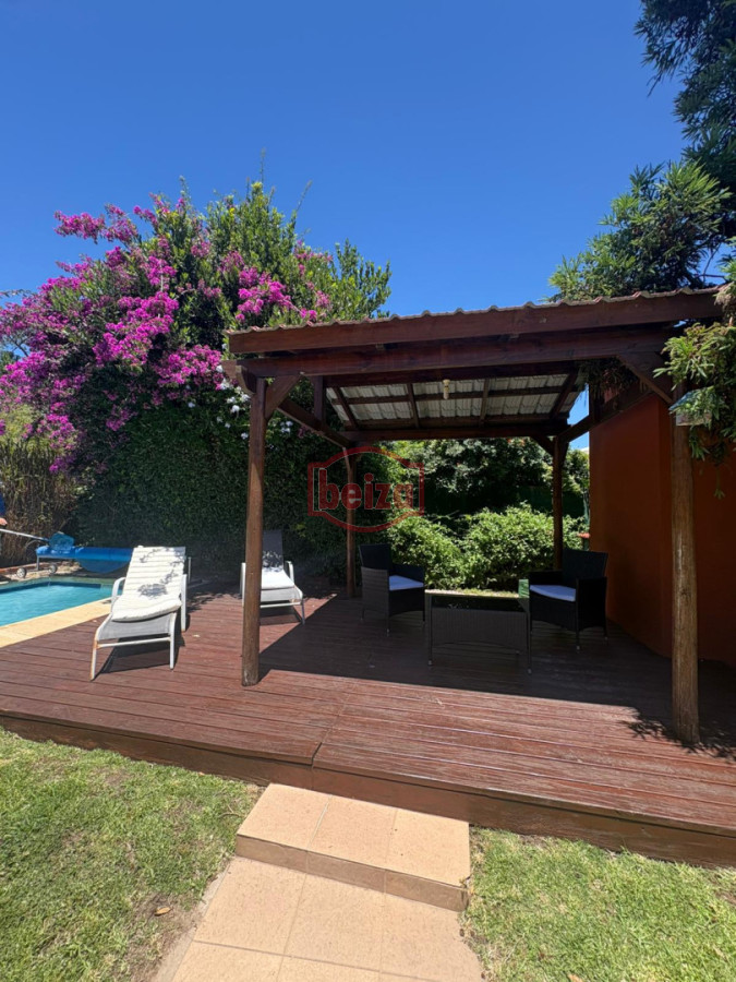 Casa ID.167008/mansa-una-cuadra-del-mar - Alquiler amplia casa 5 dormitorios