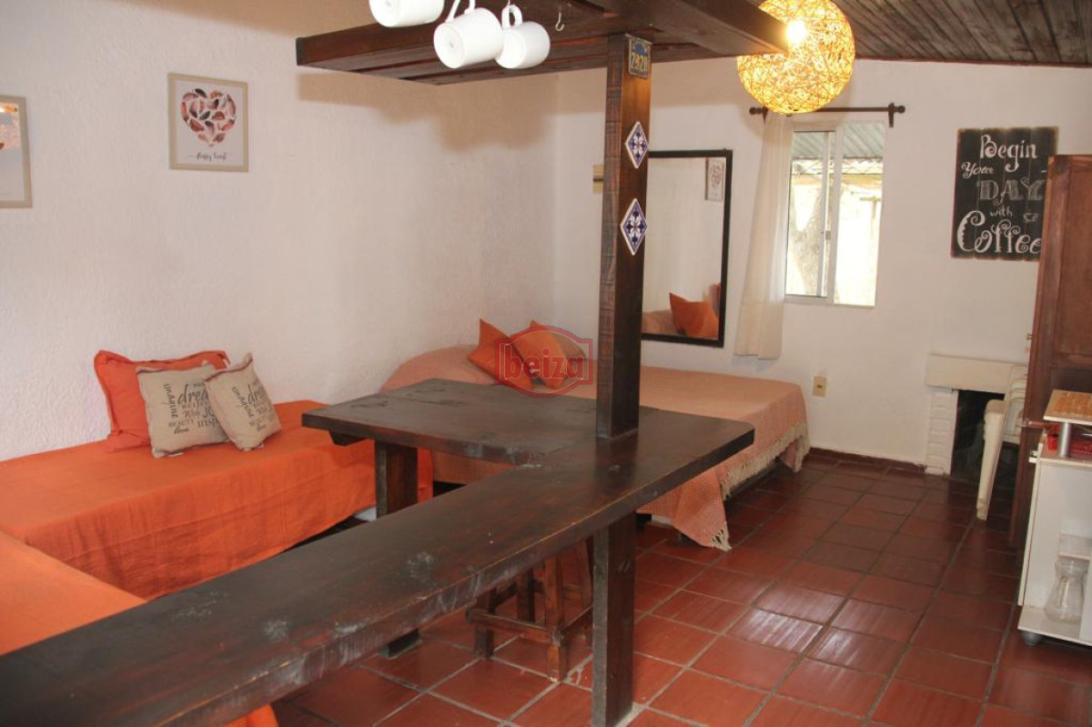 Casa ID.166884/Casa-de-3-dormitorios-en-Playa-Mansa.- - Venta Complejo de 7 Bungalows Bello Horizonte a pasos del Mar