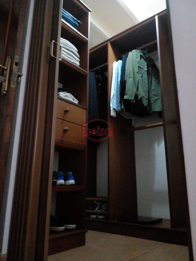 Casa ID.165809/VENDE-CHALET-TRES-DORMITORIOS-,-DOS-BAÑOS-Y-DORMITORIO-Y-BAÑO-DE-SERVICIO- - casa en venta