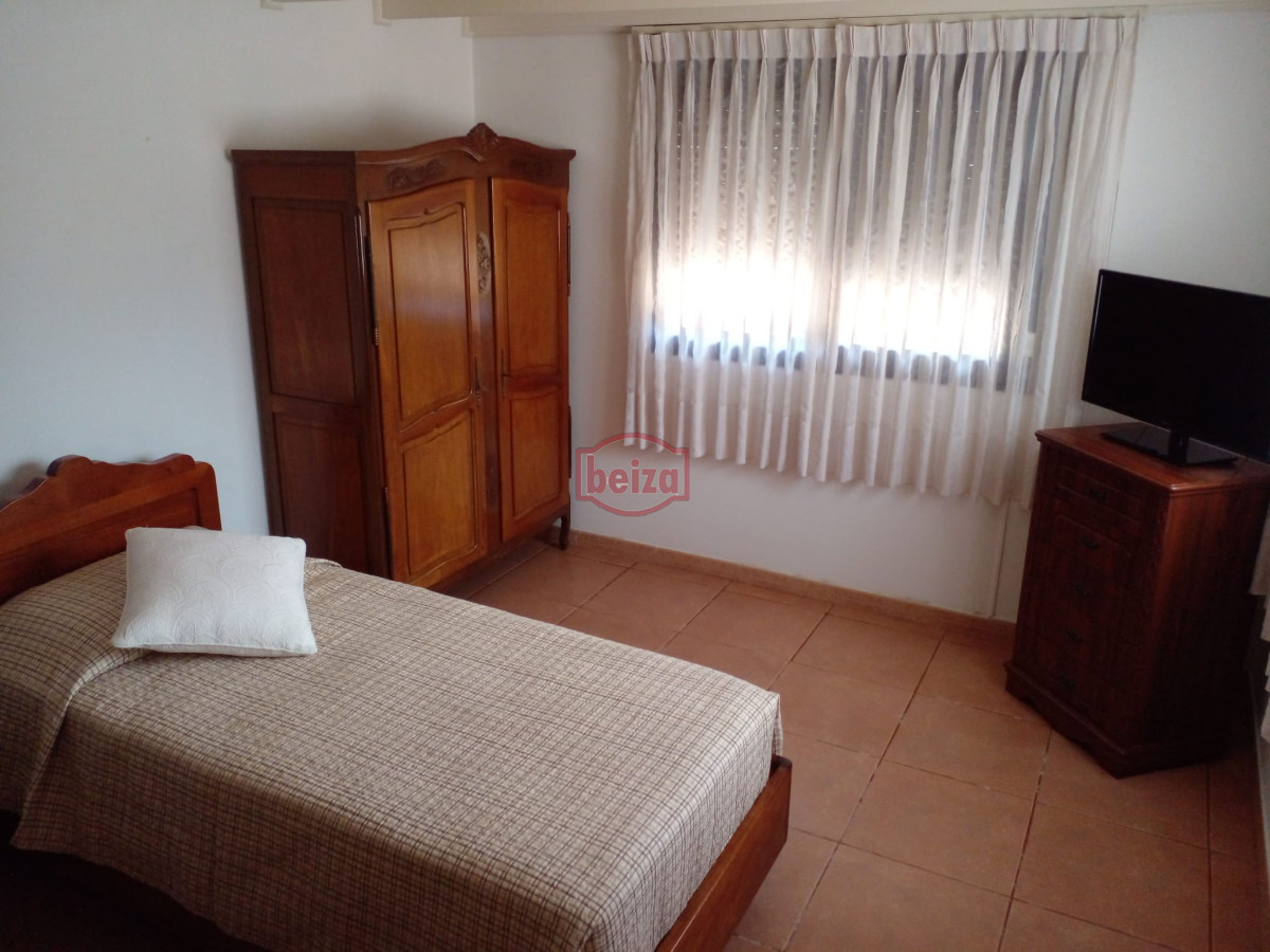 Casa ID.165809/VENDE-CHALET-TRES-DORMITORIOS-,-DOS-BAÑOS-Y-DORMITORIO-Y-BAÑO-DE-SERVICIO- - casa en venta