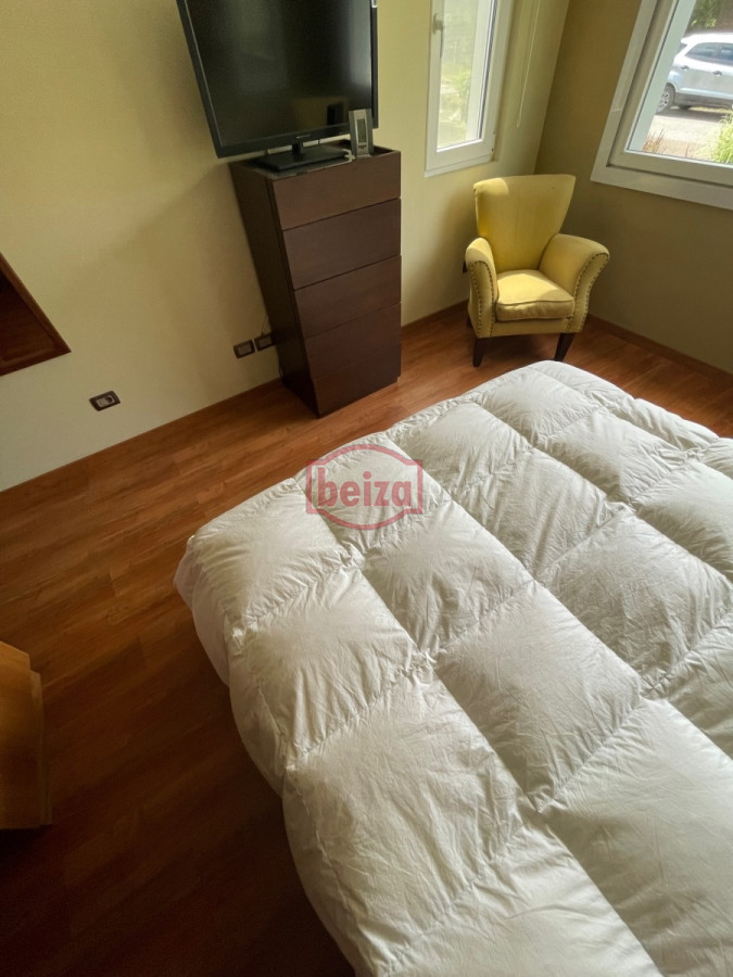 Casa ID.165932 - Venta. Playa Mansa. 3 Dormitorios. Excelente calidad constructiva.