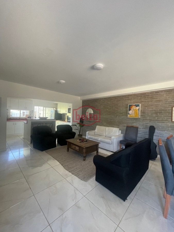 Casa ID.166425/Alquiler-y-venta-de-casa-de-2-dormitorios-en-Punta-del-Este - Casa de 3 Dormitorios y 2 Baños en Parque Burnett