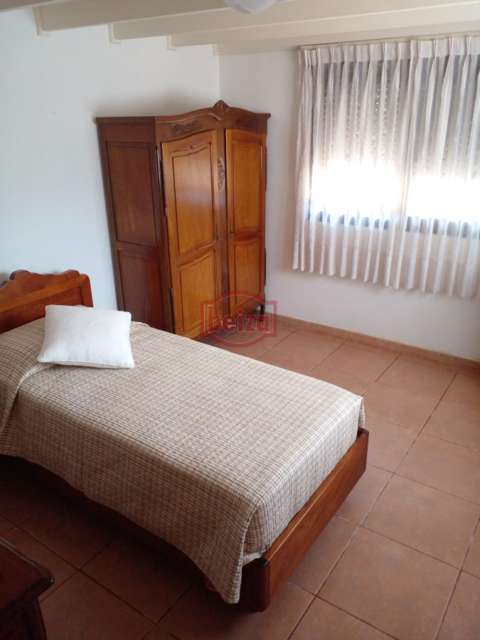 Casa ID.165809/VENDE-CHALET-TRES-DORMITORIOS-,-DOS-BAÑOS-Y-DORMITORIO-Y-BAÑO-DE-SERVICIO- - casa en venta