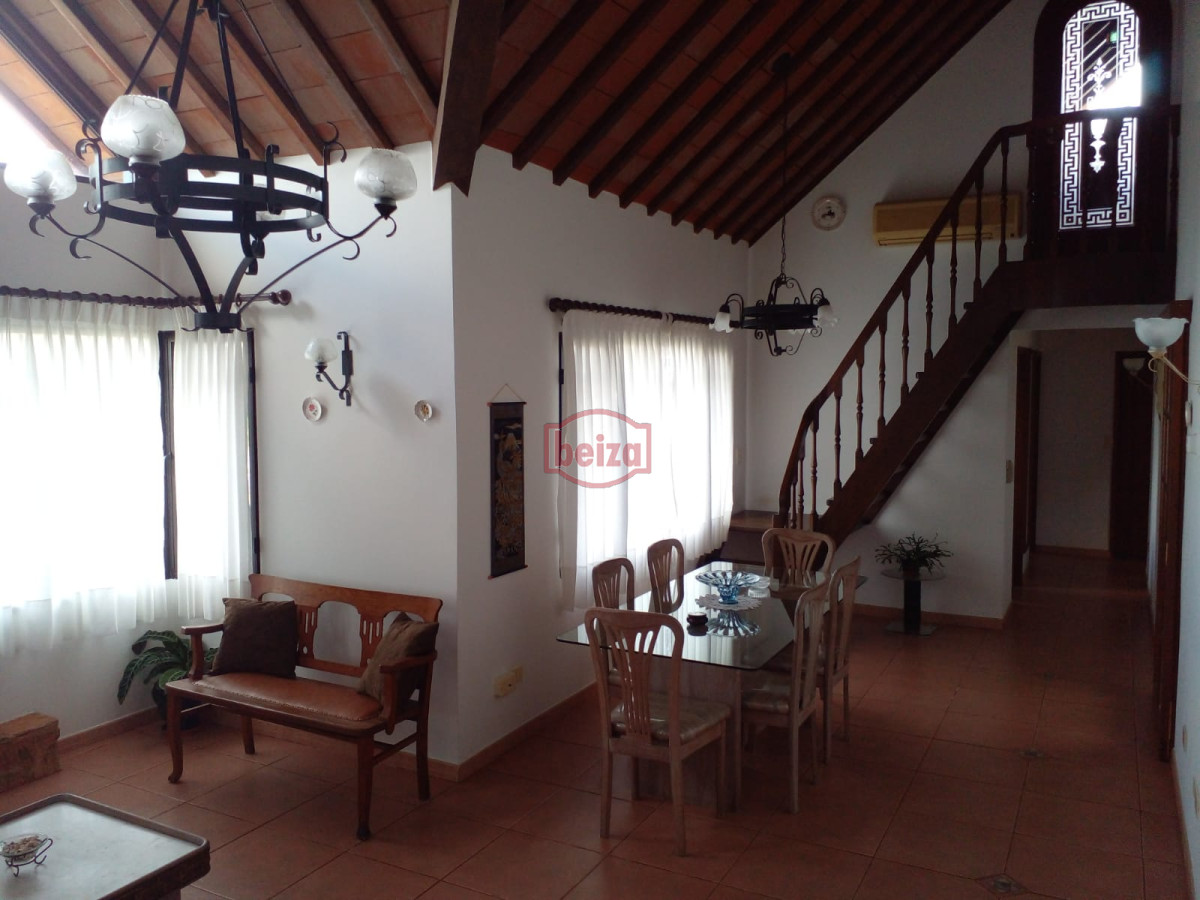 Casa ID.165809/VENDE-CHALET-TRES-DORMITORIOS-,-DOS-BAÑOS-Y-DORMITORIO-Y-BAÑO-DE-SERVICIO- - casa en venta