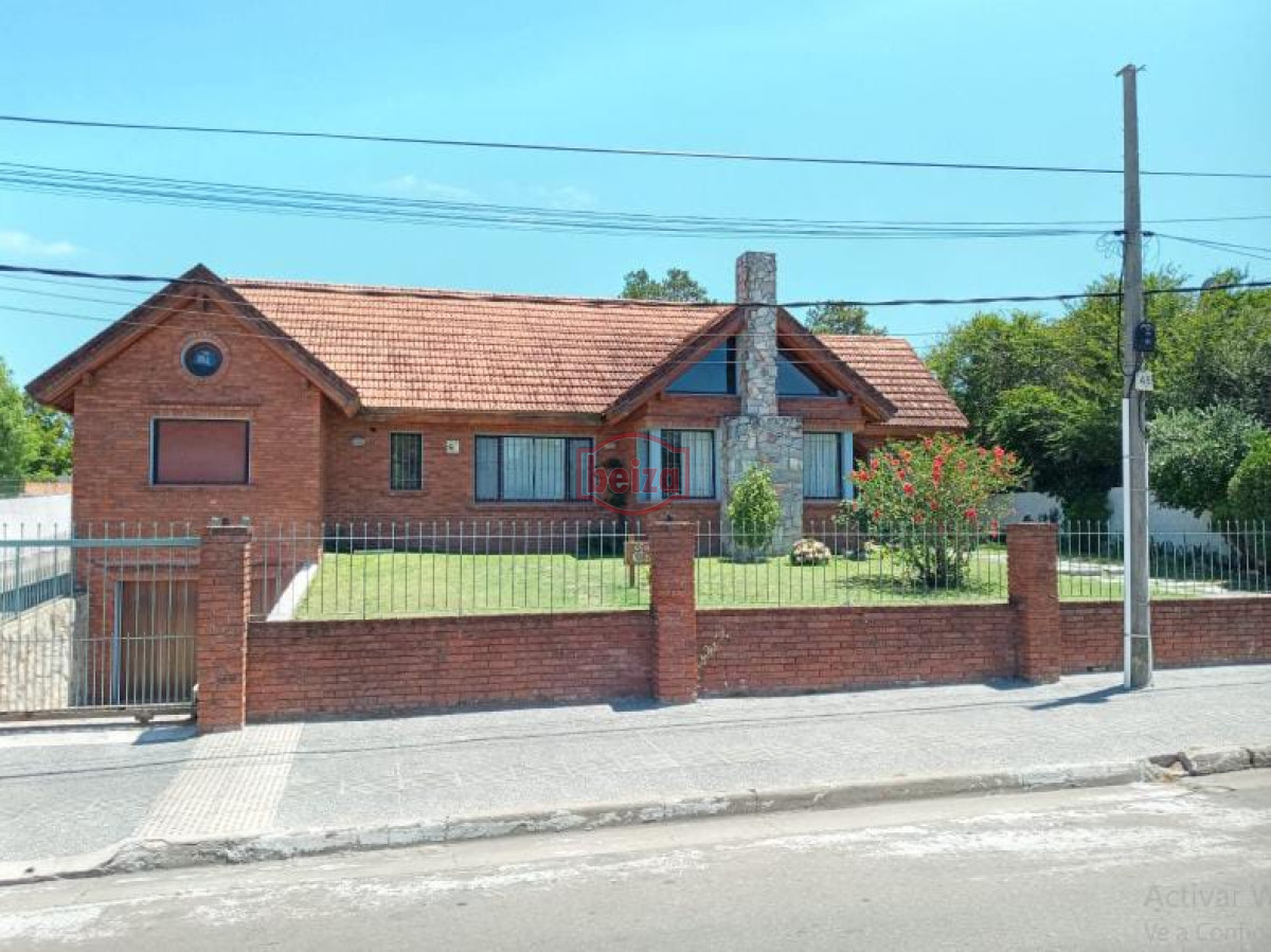Casa ID.165809/VENDE-CHALET-TRES-DORMITORIOS-,-DOS-BAÑOS-Y-DORMITORIO-Y-BAÑO-DE-SERVICIO- - casa en venta