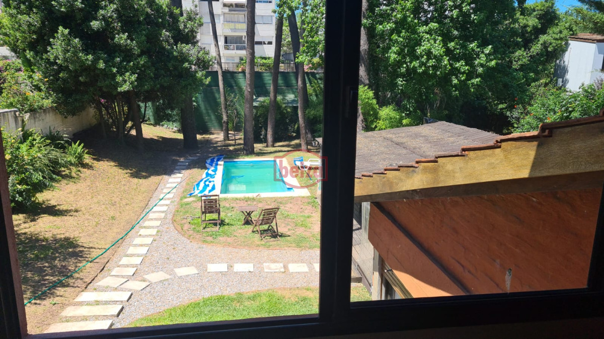 Casa ID.165364/Casa-de-5-dormitorios-en-Montoya,-Punta-del-Este - Venta  en paradas Mansa