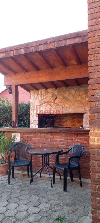 Casa ID.165809/VENDE-CHALET-TRES-DORMITORIOS-,-DOS-BAÑOS-Y-DORMITORIO-Y-BAÑO-DE-SERVICIO- - casa en venta