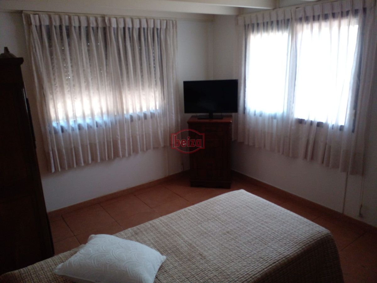 Casa ID.165809/VENDE-CHALET-TRES-DORMITORIOS-,-DOS-BAÑOS-Y-DORMITORIO-Y-BAÑO-DE-SERVICIO- - casa en venta