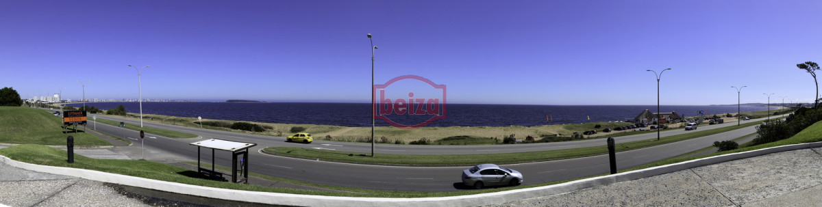 frente a la bahía, en lo alto y con una vista majestuosa al atardecer.- - bza163770c