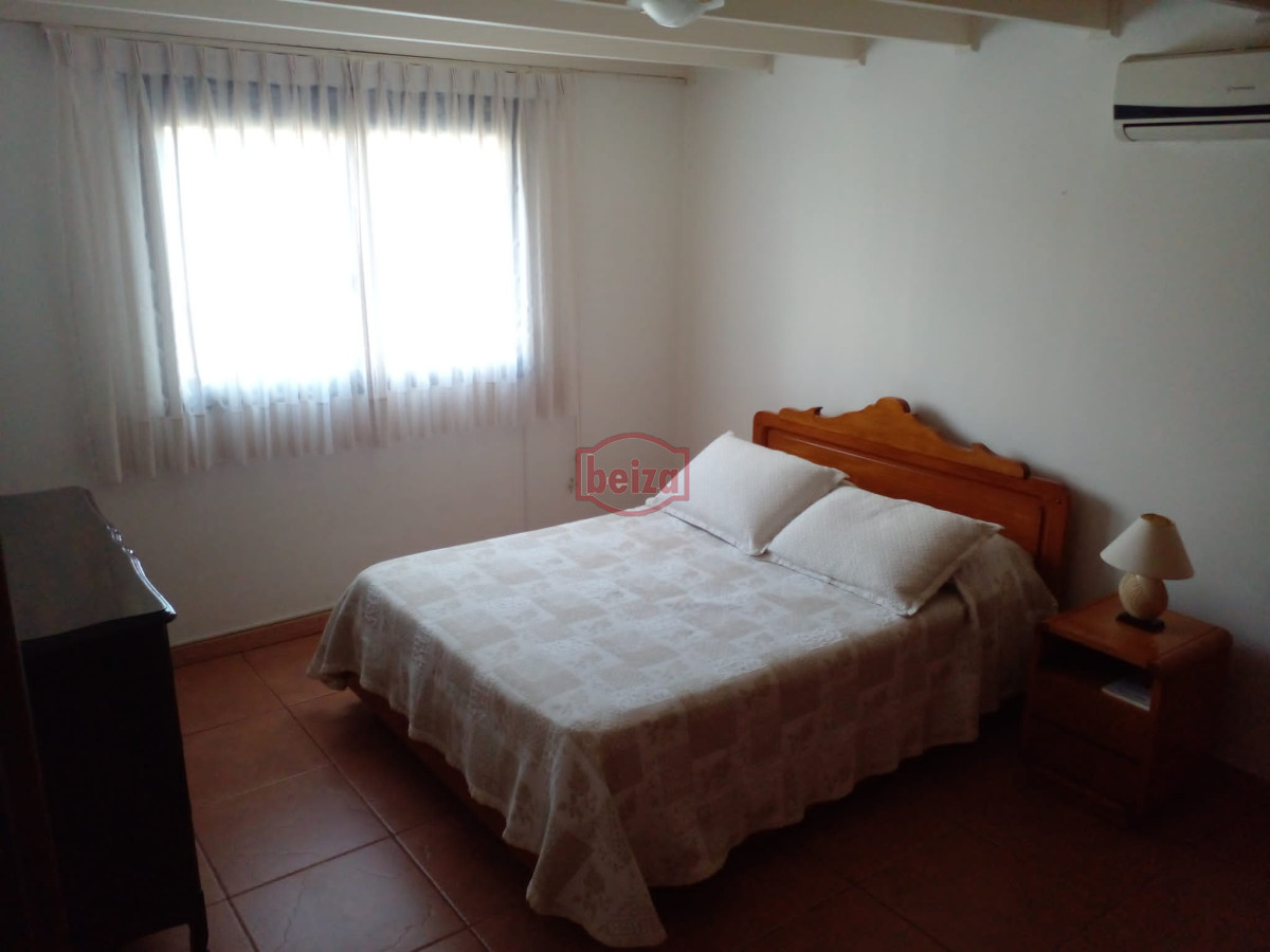 Casa ID.165809/VENDE-CHALET-TRES-DORMITORIOS-,-DOS-BAÑOS-Y-DORMITORIO-Y-BAÑO-DE-SERVICIO- - casa en venta
