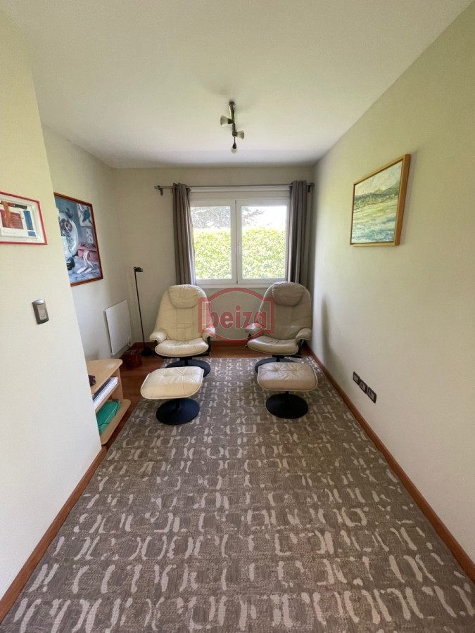 Casa ID.165932 - Venta. Playa Mansa. 3 Dormitorios. Excelente calidad constructiva.