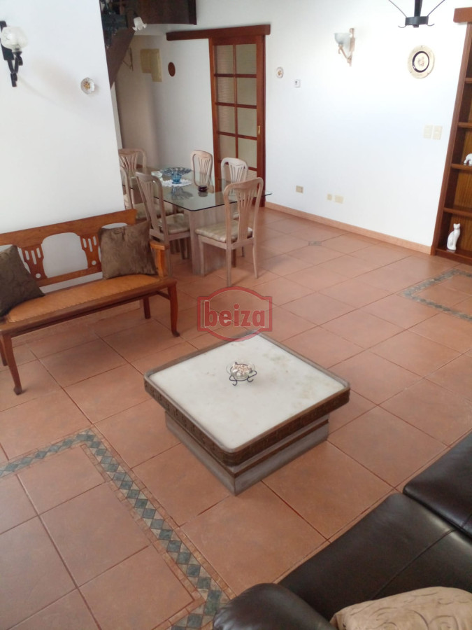 Casa ID.165809/VENDE-CHALET-TRES-DORMITORIOS-,-DOS-BAÑOS-Y-DORMITORIO-Y-BAÑO-DE-SERVICIO- - casa en venta