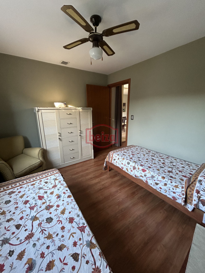 Casa ID.165932 - Venta. Playa Mansa. 3 Dormitorios. Excelente calidad constructiva.