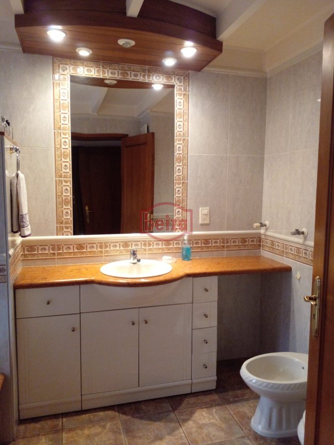 Casa ID.165809/VENDE-CHALET-TRES-DORMITORIOS-,-DOS-BAÑOS-Y-DORMITORIO-Y-BAÑO-DE-SERVICIO- - casa en venta