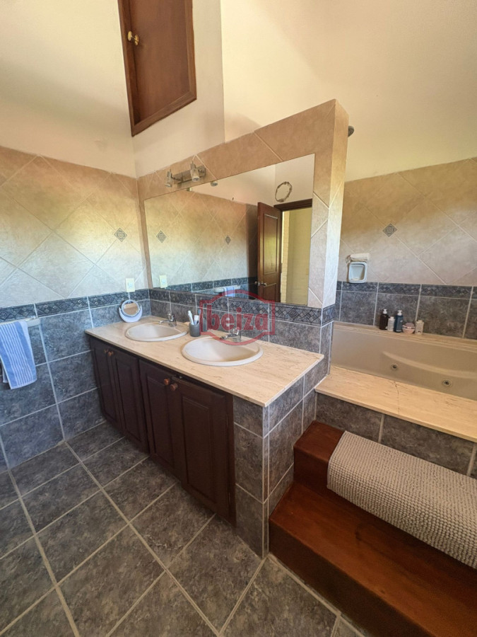 Casa ID.167008/mansa-una-cuadra-del-mar - Alquiler amplia casa 5 dormitorios