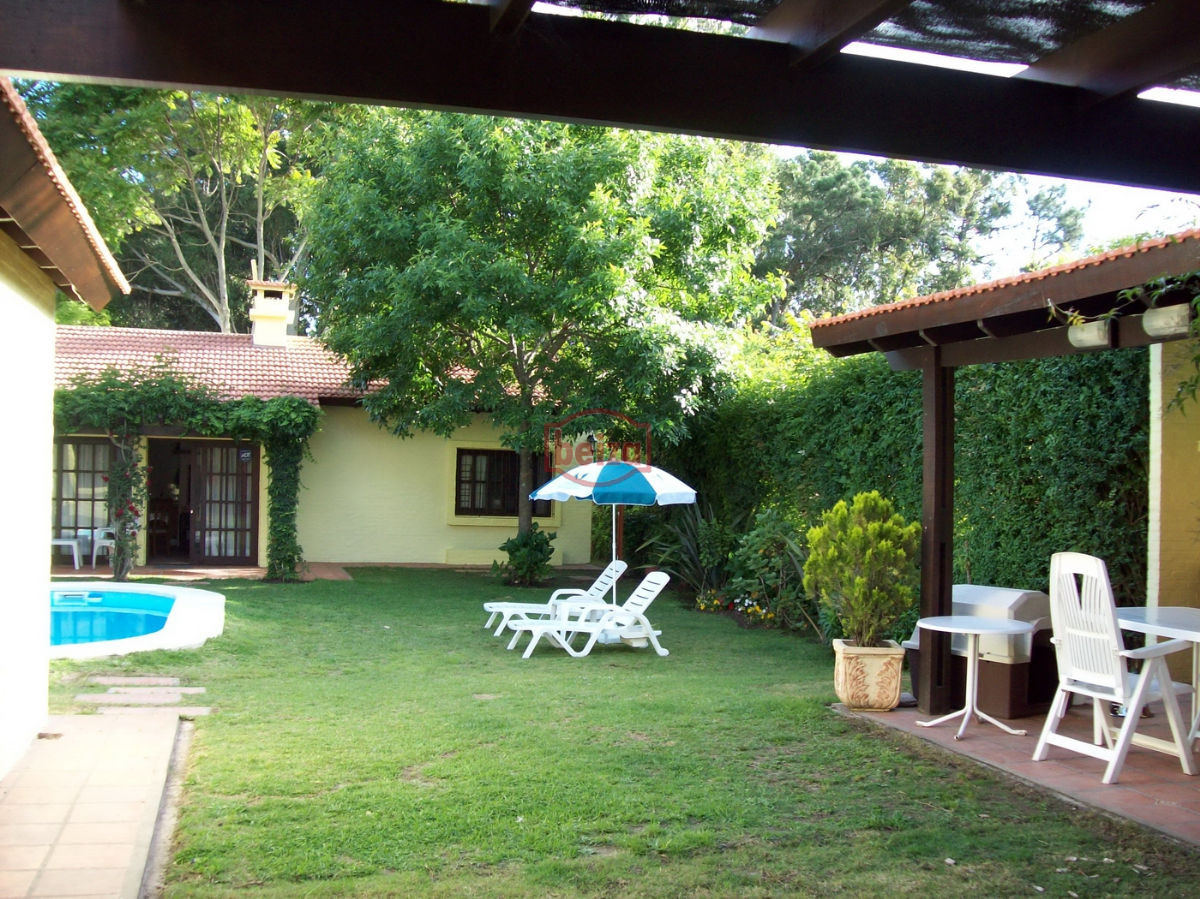 Casa ID.163284/Muy-linda-casa-en-Golf - Mansa. Casa 3 Dormitorios con Apartamento de huéspedes. Piscina.