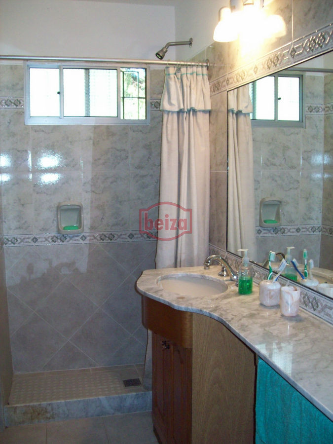 Casa ID.163284/Muy-linda-casa-en-Golf - Mansa. Casa 3 Dormitorios con Apartamento de huéspedes. Piscina.