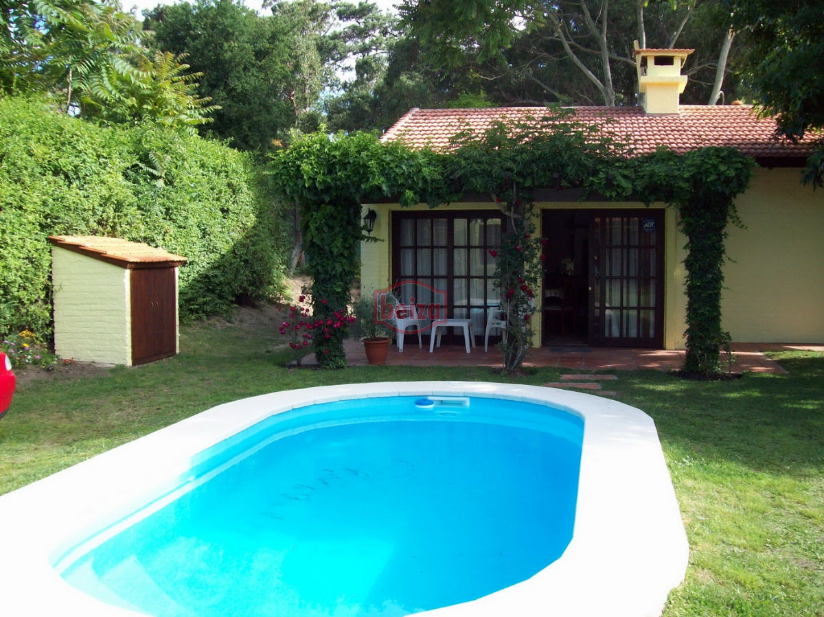 Casa ID.163284/Muy-linda-casa-en-Golf - Mansa. Casa 3 Dormitorios con Apartamento de huéspedes. Piscina.
