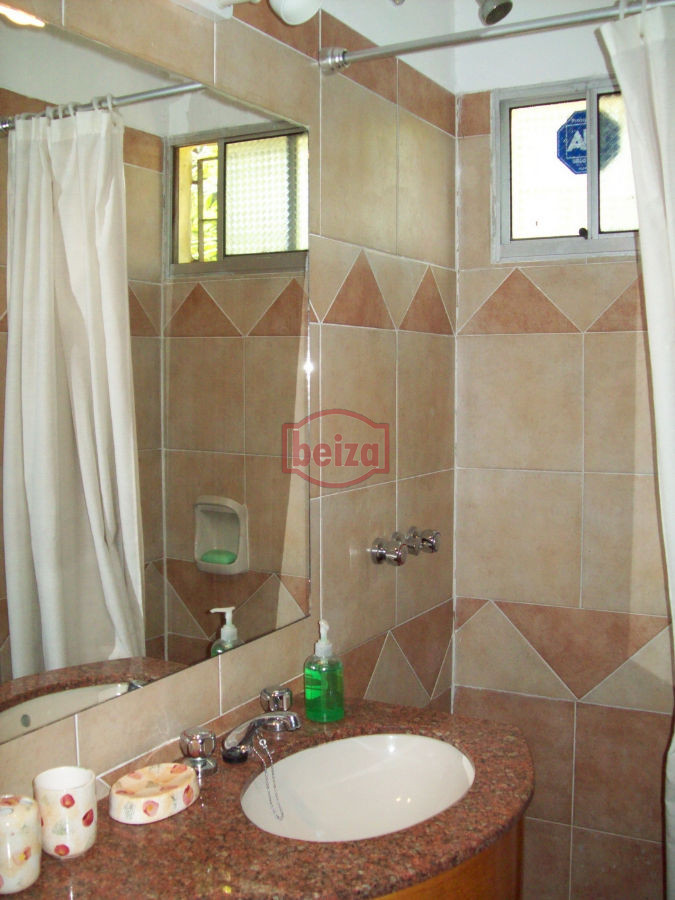 Casa ID.163284/Muy-linda-casa-en-Golf - Mansa. Casa 3 Dormitorios con Apartamento de huéspedes. Piscina.