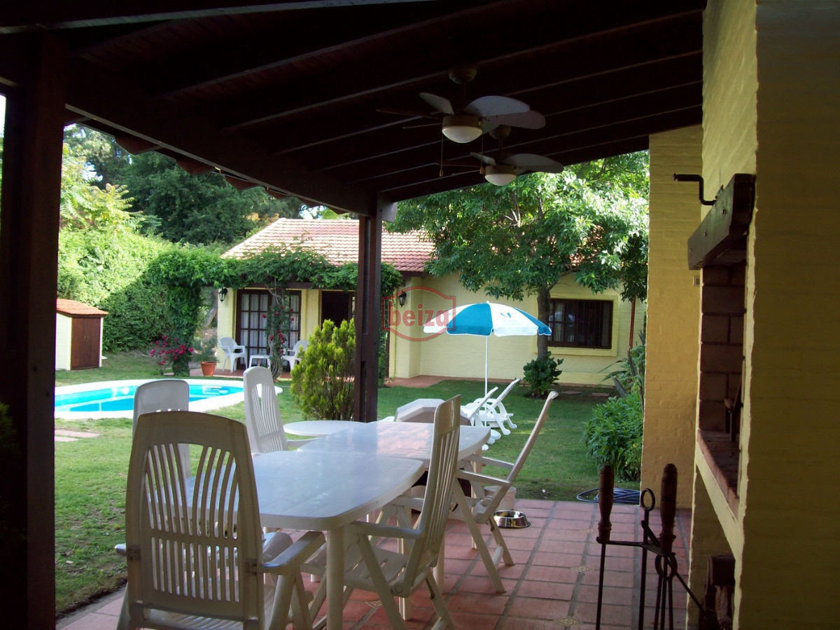 Casa ID.163284/Muy-linda-casa-en-Golf - Mansa. Casa 3 Dormitorios con Apartamento de huéspedes. Piscina.