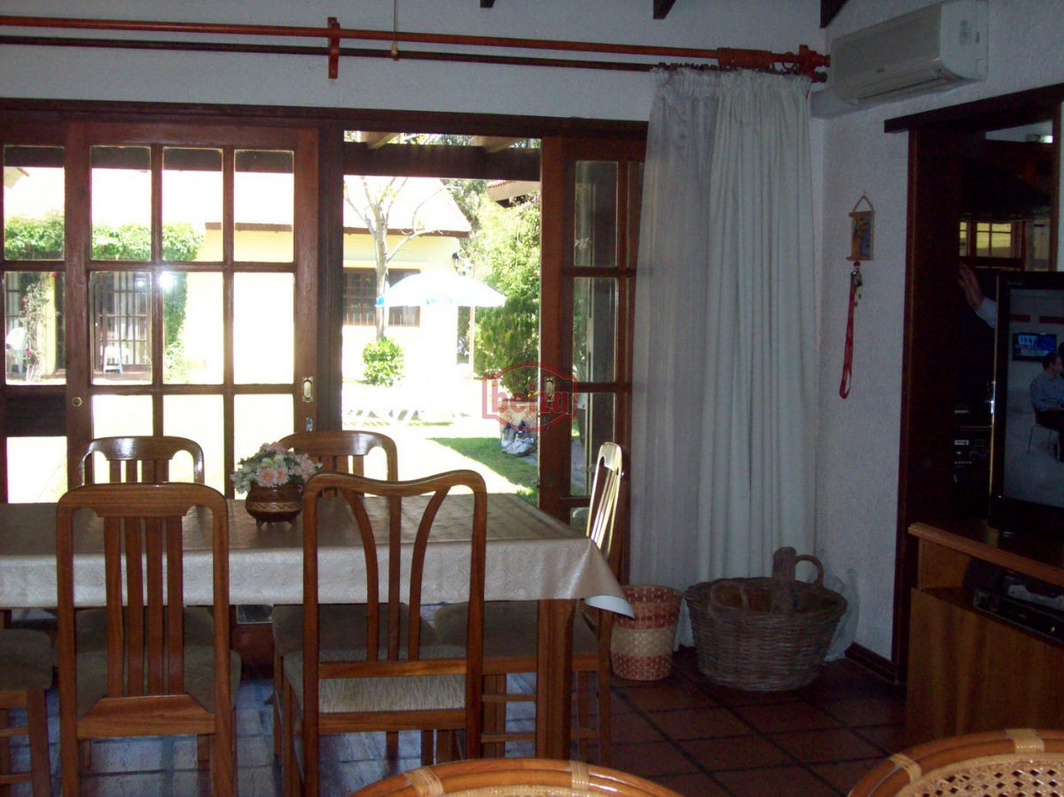 Casa ID.163284/Muy-linda-casa-en-Golf - Mansa. Casa 3 Dormitorios con Apartamento de huéspedes. Piscina.