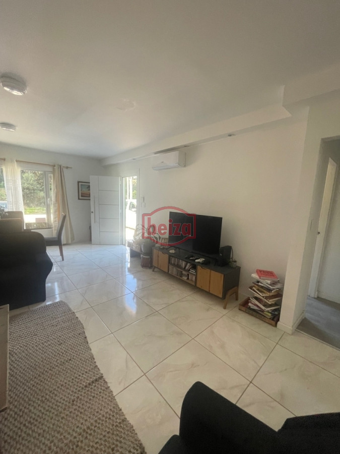 Casa ID.166425/Alquiler-y-venta-de-casa-de-2-dormitorios-en-Punta-del-Este - Casa de 3 Dormitorios y 2 Baños en Parque Burnett