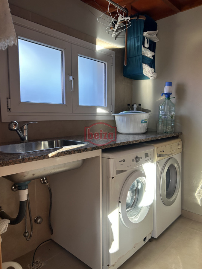 Casa ID.165932 - Venta. Playa Mansa. 3 Dormitorios. Excelente calidad constructiva.