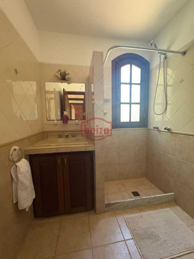 Casa ID.167008/mansa-una-cuadra-del-mar - Alquiler amplia casa 5 dormitorios