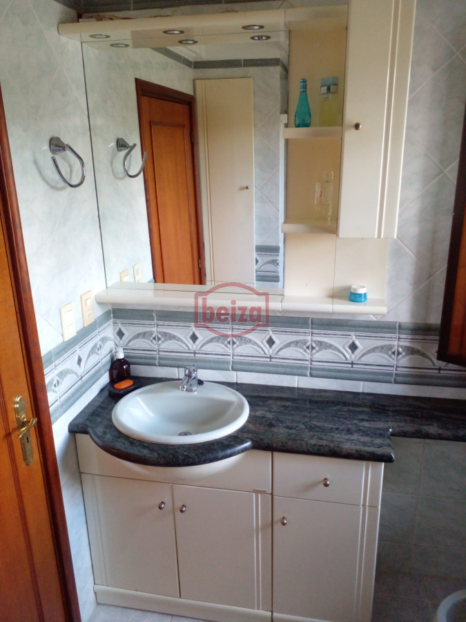 Casa ID.165809/VENDE-CHALET-TRES-DORMITORIOS-,-DOS-BAÑOS-Y-DORMITORIO-Y-BAÑO-DE-SERVICIO- - casa en venta