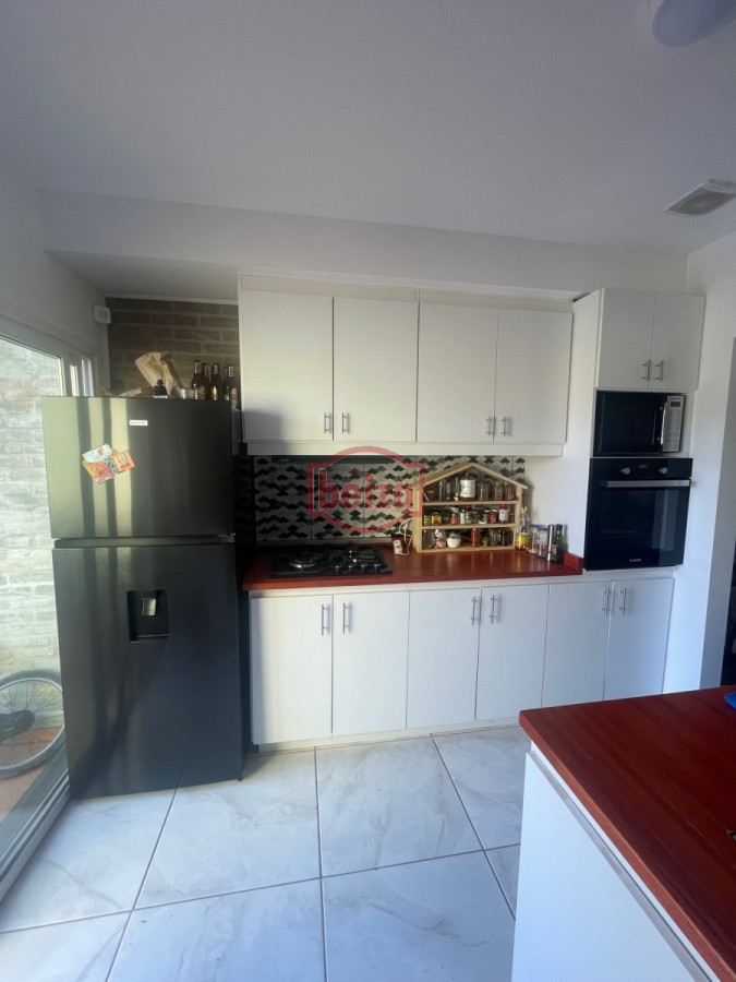 Casa ID.166425/Alquiler-y-venta-de-casa-de-2-dormitorios-en-Punta-del-Este - Casa de 3 Dormitorios y 2 Baños en Parque Burnett