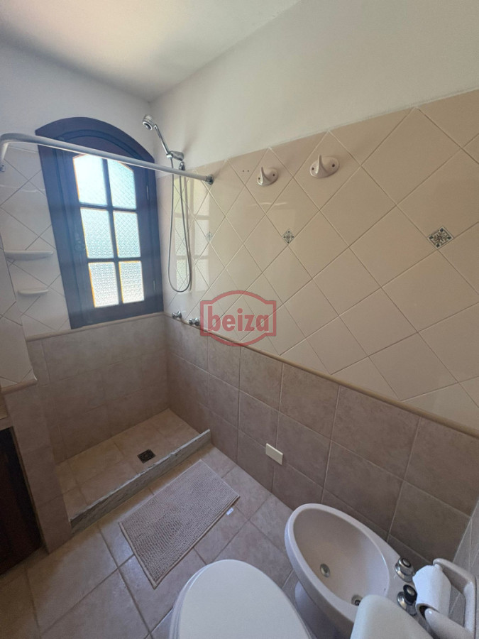 Casa ID.167008/mansa-una-cuadra-del-mar - Alquiler amplia casa 5 dormitorios