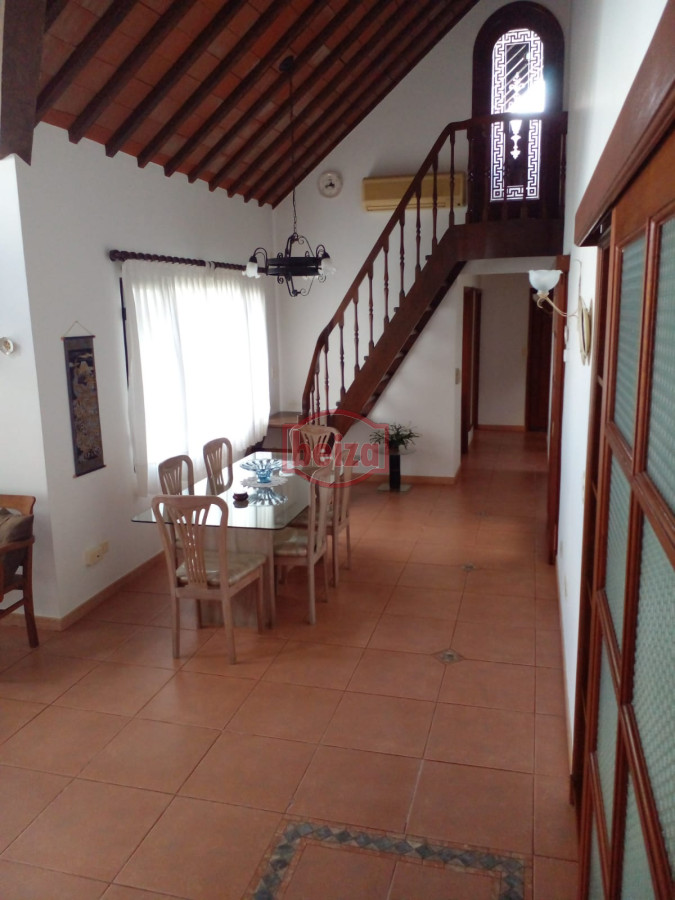 Casa ID.165809/VENDE-CHALET-TRES-DORMITORIOS-,-DOS-BAÑOS-Y-DORMITORIO-Y-BAÑO-DE-SERVICIO- - casa en venta