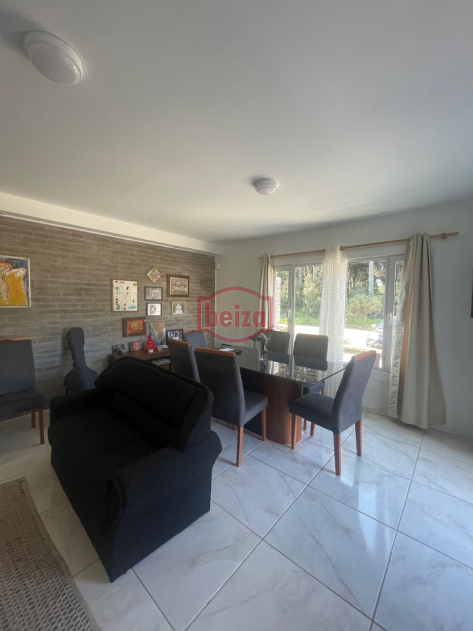 Casa ID.166425/Alquiler-y-venta-de-casa-de-2-dormitorios-en-Punta-del-Este - Casa de 3 Dormitorios y 2 Baños en Parque Burnett
