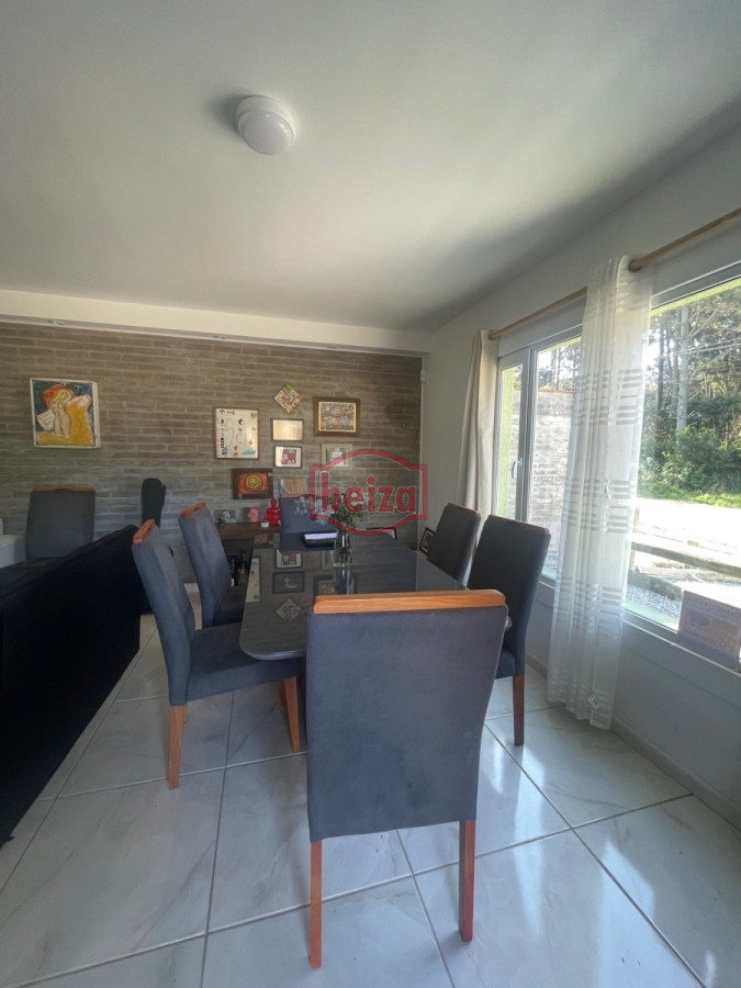 Casa ID.166425/Alquiler-y-venta-de-casa-de-2-dormitorios-en-Punta-del-Este - Casa de 3 Dormitorios y 2 Baños en Parque Burnett