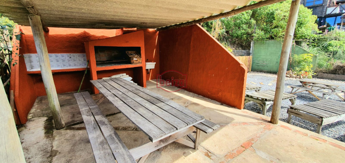 Casa ID.165770/Casa-con-vista-a-Laguna-del-Diario,-3-dormitorios-más-dependencia-y-piscina - Altos de Punta Piedras, Manantiales. 4 dormitorios. Vista al mar.