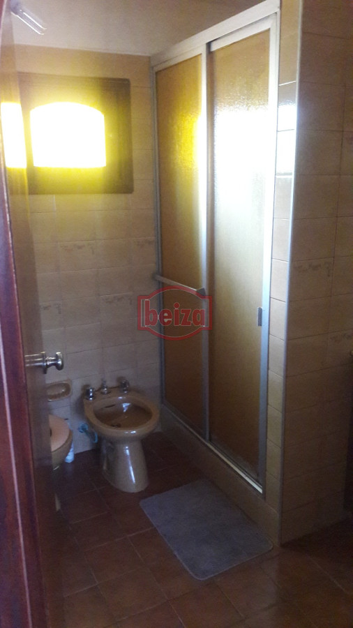 Casa ID.164258/Construcción-solida,-ubicada-en-Golf - Casa de 3 dormitorios en Playa Mansa. 