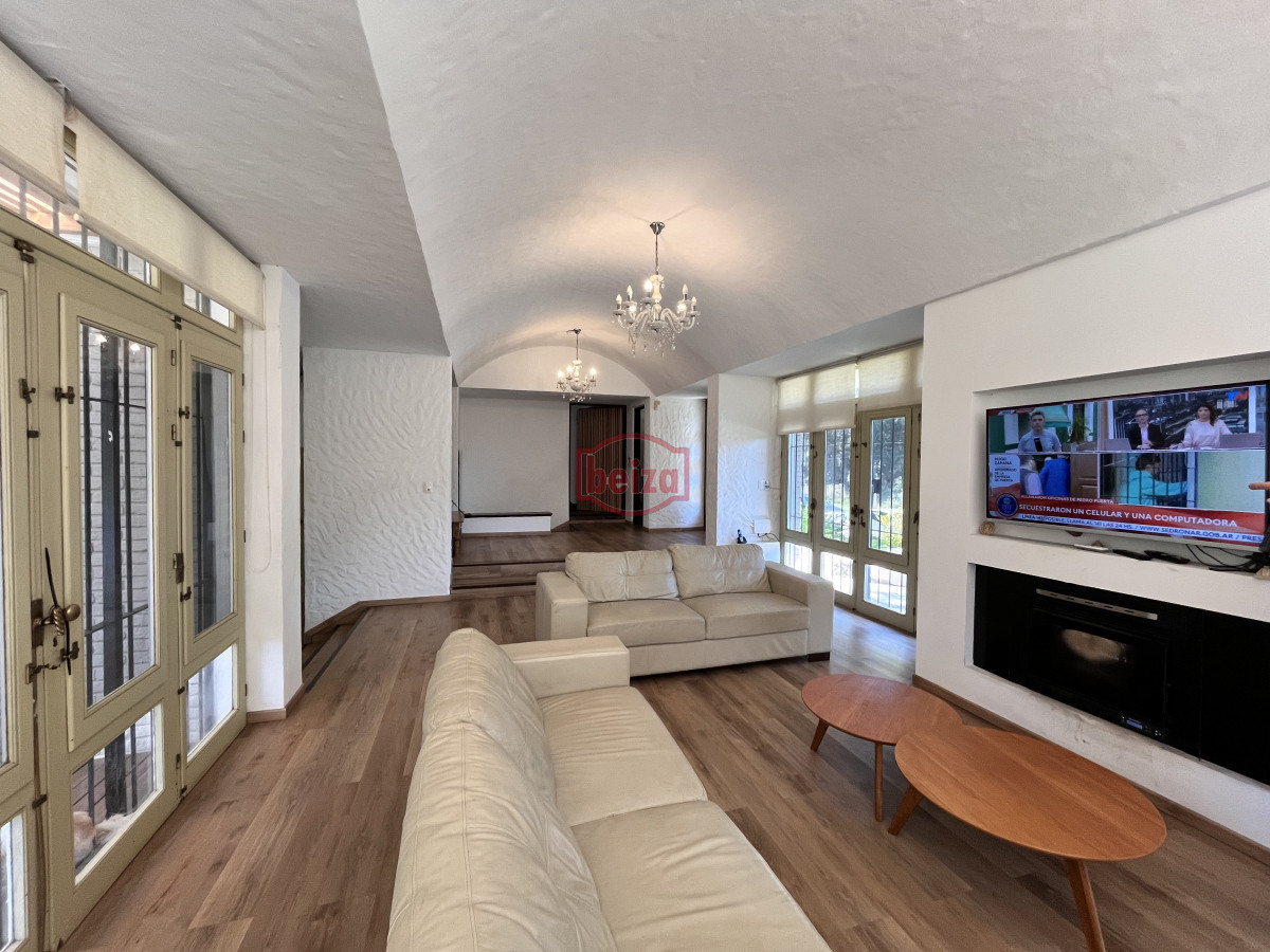 Casa ID.166852/Venta-casa-5-dormitorios-en-Playa-Mansa-Punta-del-Este - Venta casa 4 dormitorios Barrio Golf Punta del Este