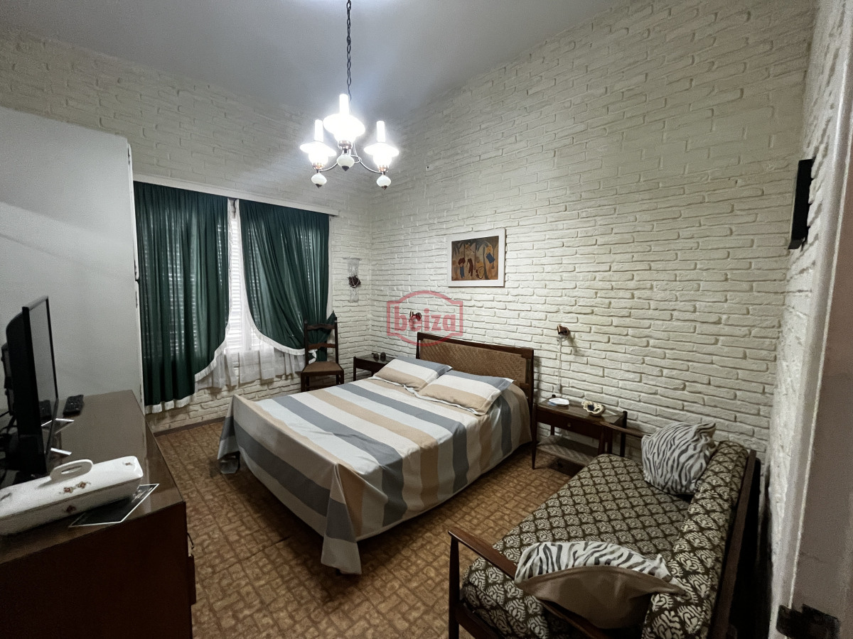 Casa ID.166889/Amplia-casa-de-7-dormitorios-en-Punta-del-Este - Venta casa sobre avenida Italia punta del este ideal inversores