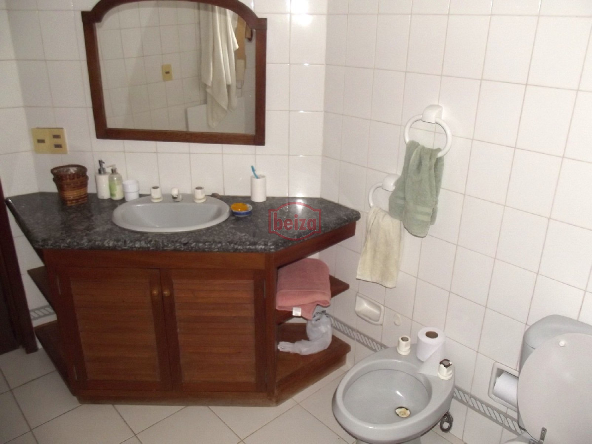 Casa ID.163566/Muy-buena-ubicación-a-metros-de-la-costa - Pinares - Casa de  4 dormitorios