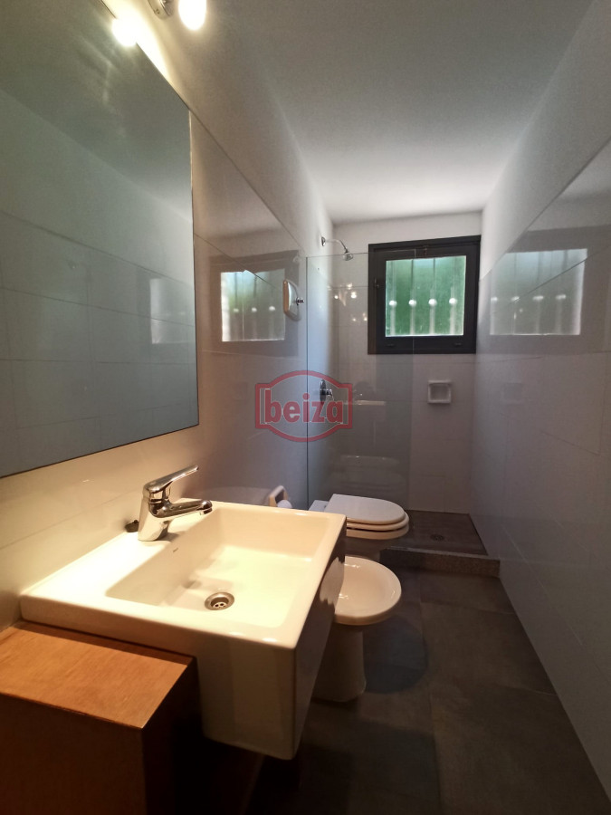 Casa ID.163182/Casa-en-venta-en-playa-Brava-a-solo-100-mts-del-mar.-4-dormitorios- -dep. - venta chalet Golf. 4 Dormitorios,  piscina.