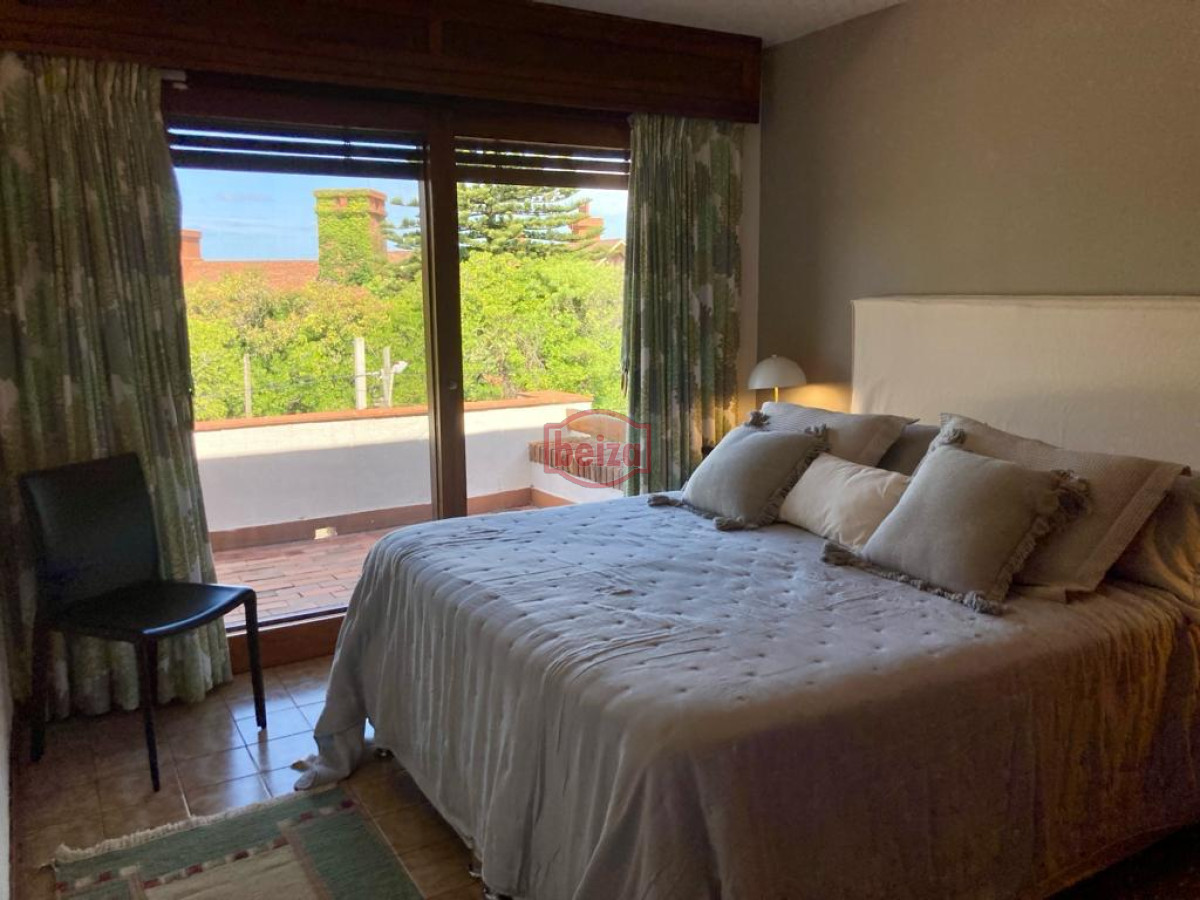 Casa ID.166879/Casa-de-3-Dormitorios-en-Manantiales - Alquiler casa 4 dormitorios a pasos del mar playa brava Punta del Este