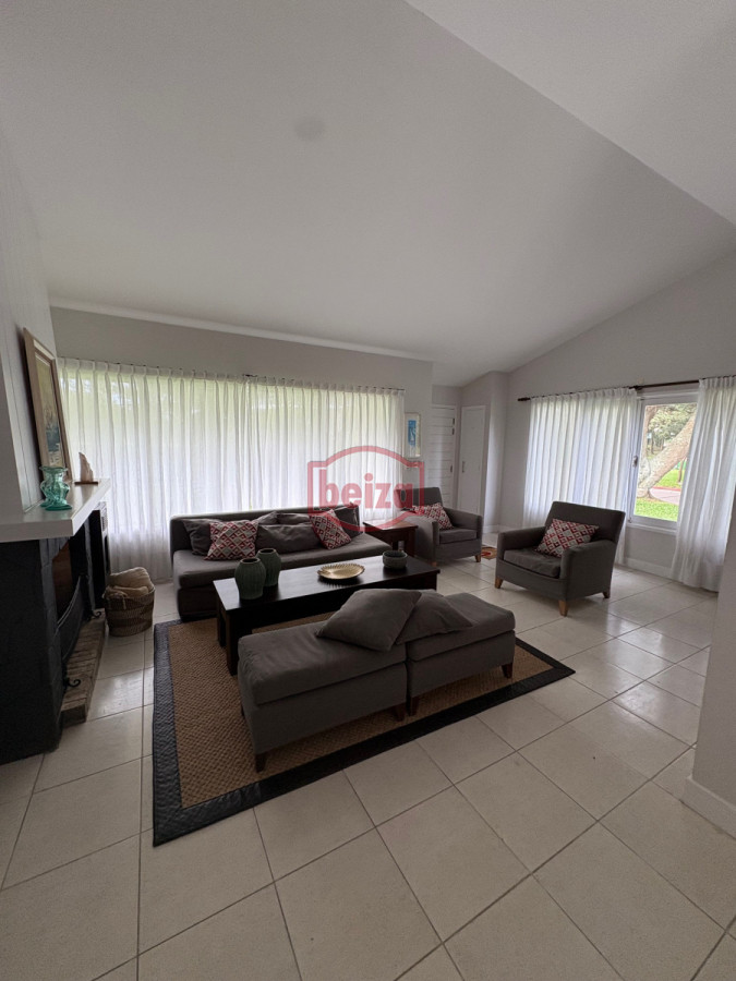 Casa ID.166634/Casa-de-3-Dormitorios-en-Manantiales - Casa en parada a 100 metros del mar, 